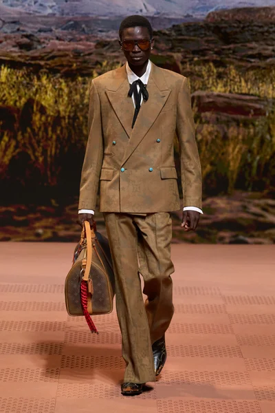 Look 11
